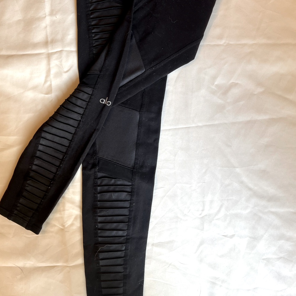 ALO black MOTO leggings size M